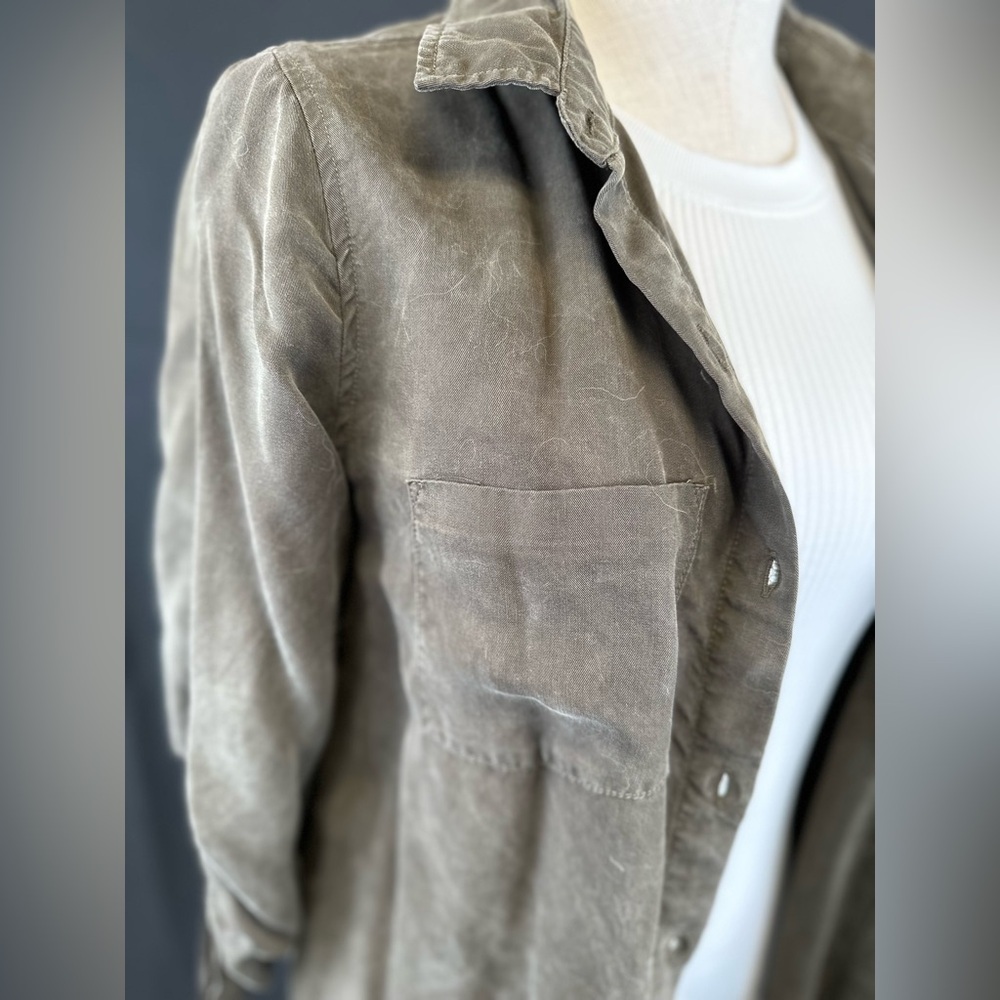 Green Button Up Top - Picture 3 of 6